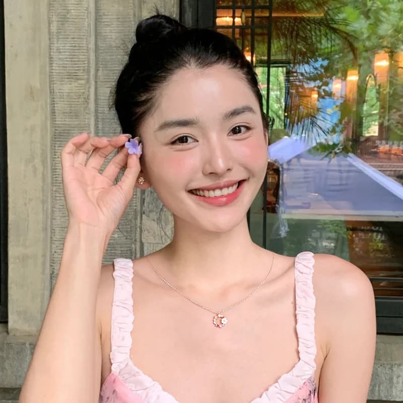 50代ファッション 花環のささやき ペンダントネックレス