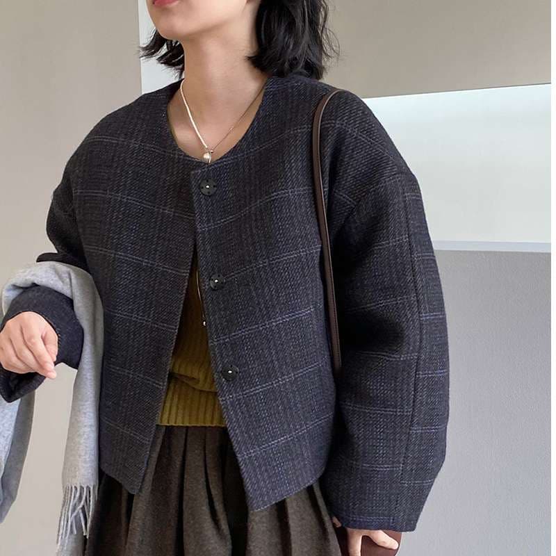 50代ファッション 上質なチェック柄ショートジャケット