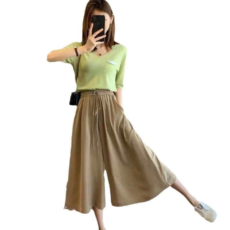 50代ファッション 大人の余裕を感じさせるワイドパンツ
