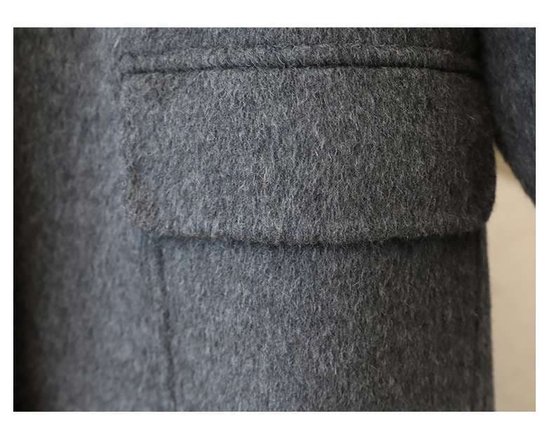 50代ファッション  エレガントな襟付きロングコート