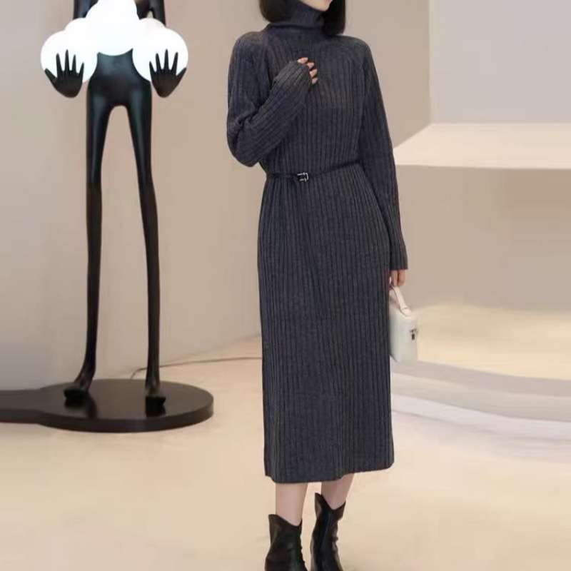50代ファッション リブ編みタートルネックワンピース
