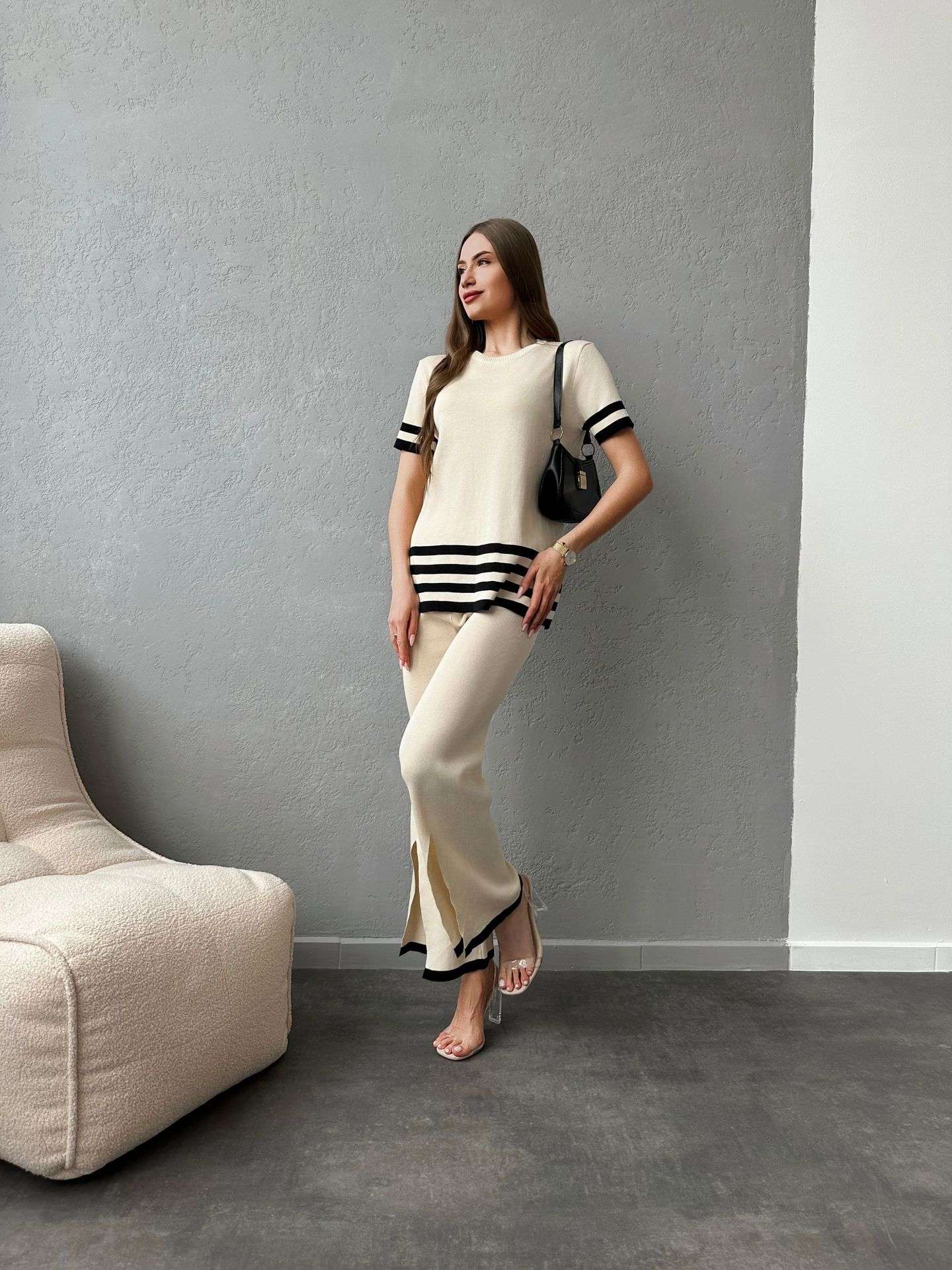 50代ファッション 大人のリラックスニットセットアップ