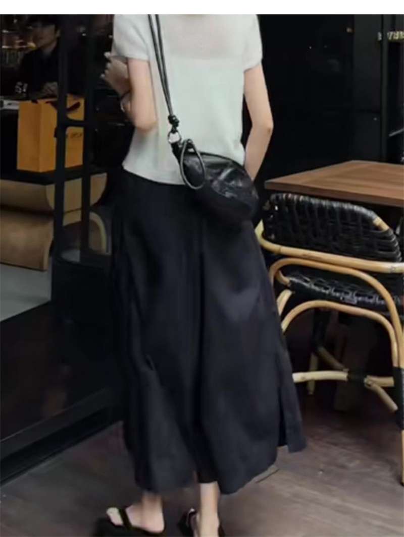 50代ファッション ゆったりワイドパンツ