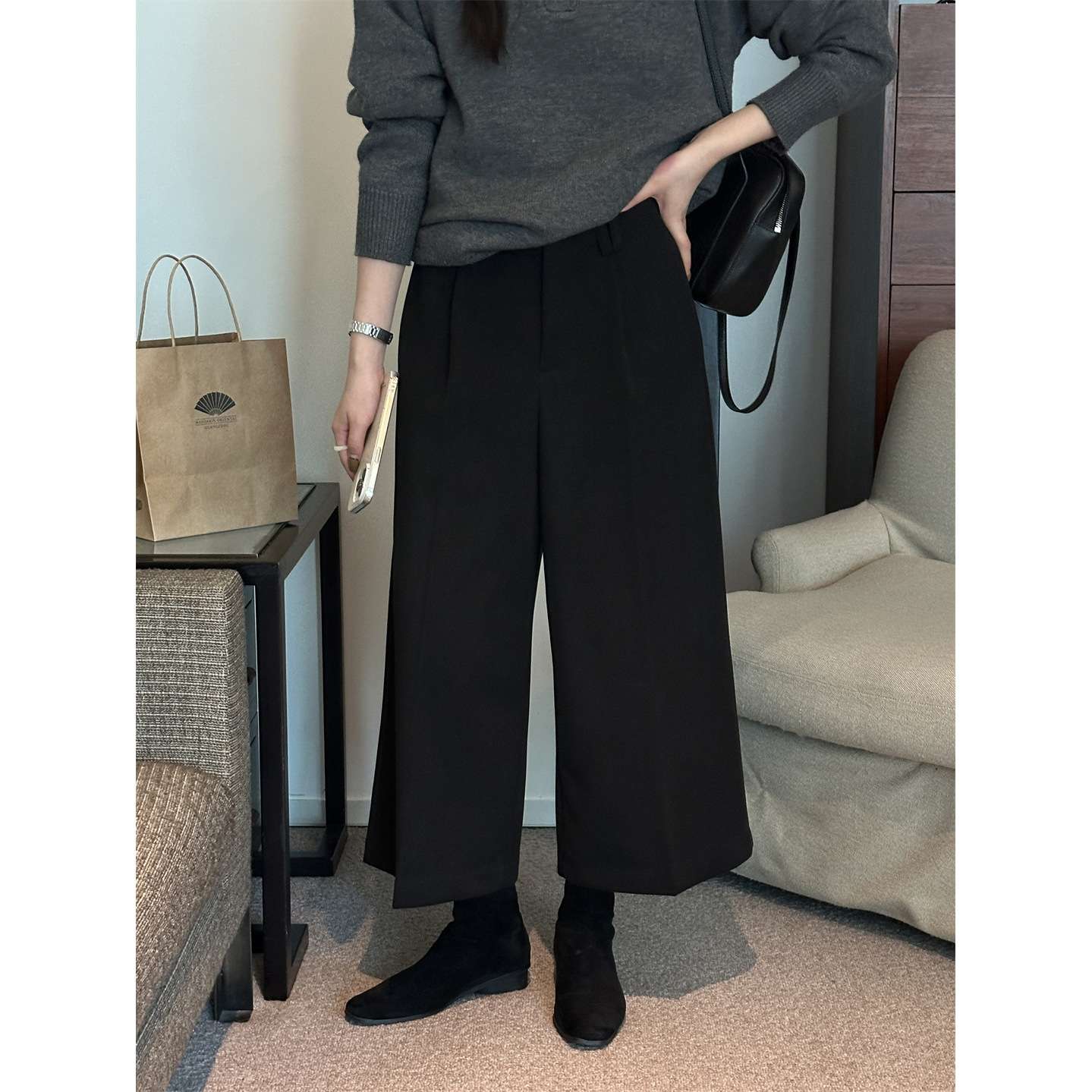 50代ファッション ゆったりワイドストレートパンツ