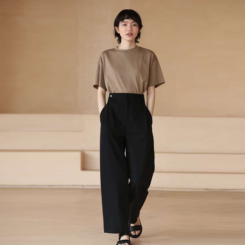 50代ファッション ゆったりワイドパンツ