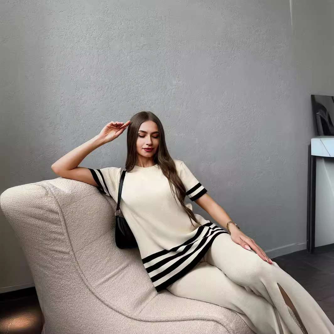 50代ファッション 大人のリラックスニットセットアップ