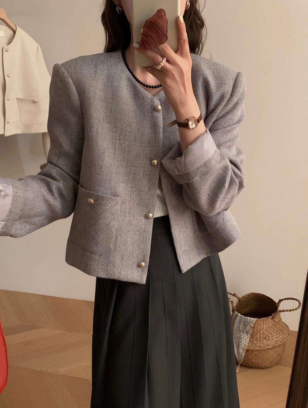 50代ファッション 大人の余裕を演出するショートジャケット