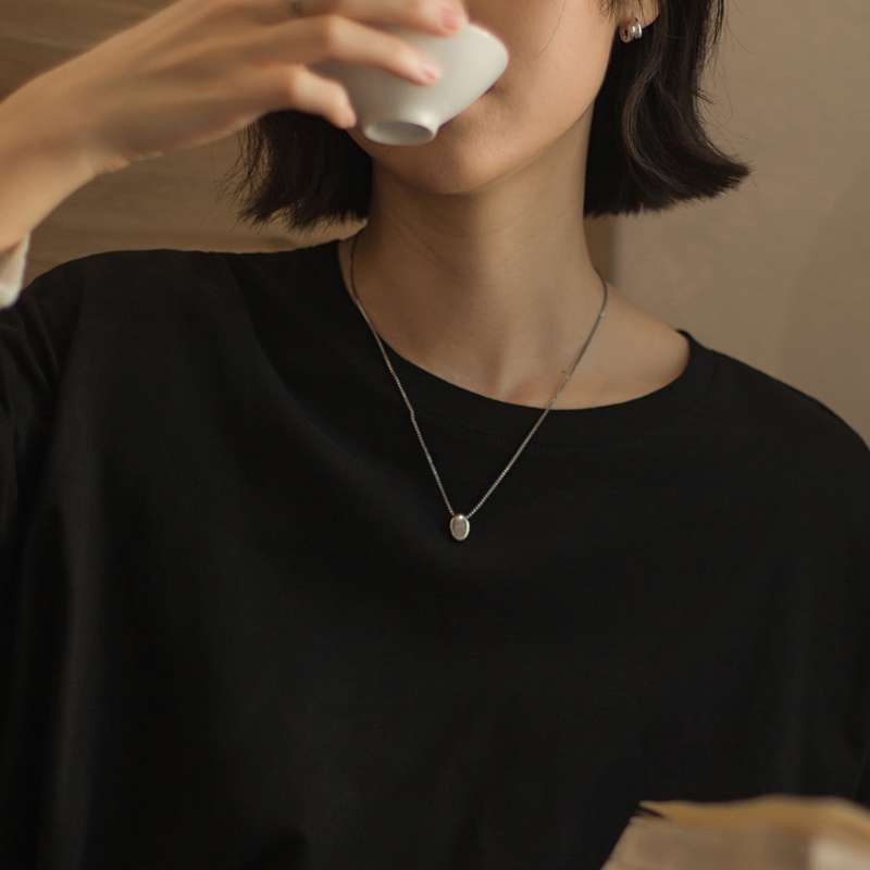 50代ファッション 大人の洗練カットソー