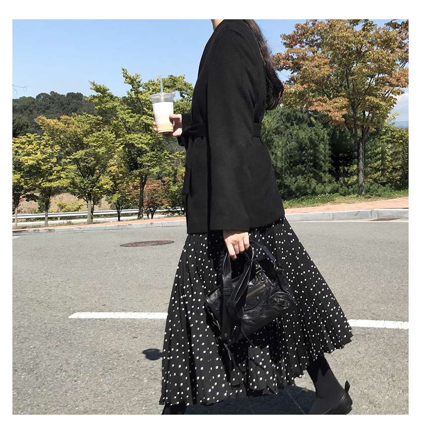50代ファッション 大人の上品水玉ワンピース