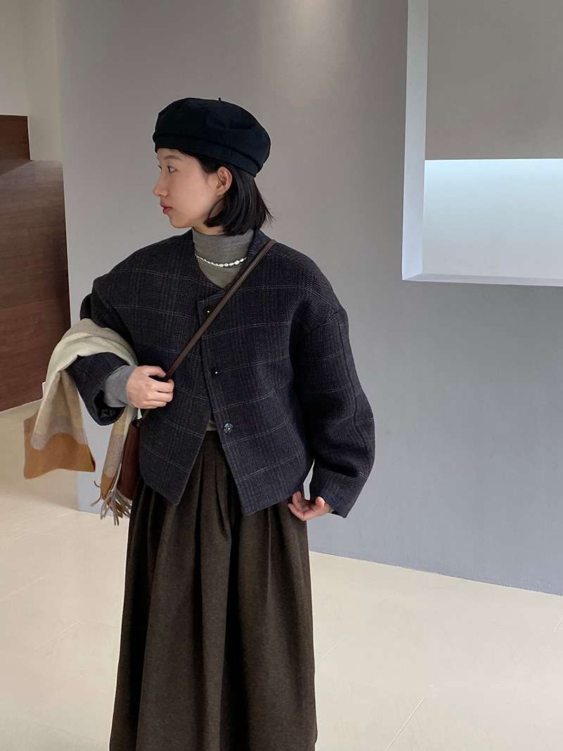 50代ファッション 上質なチェック柄ショートジャケット