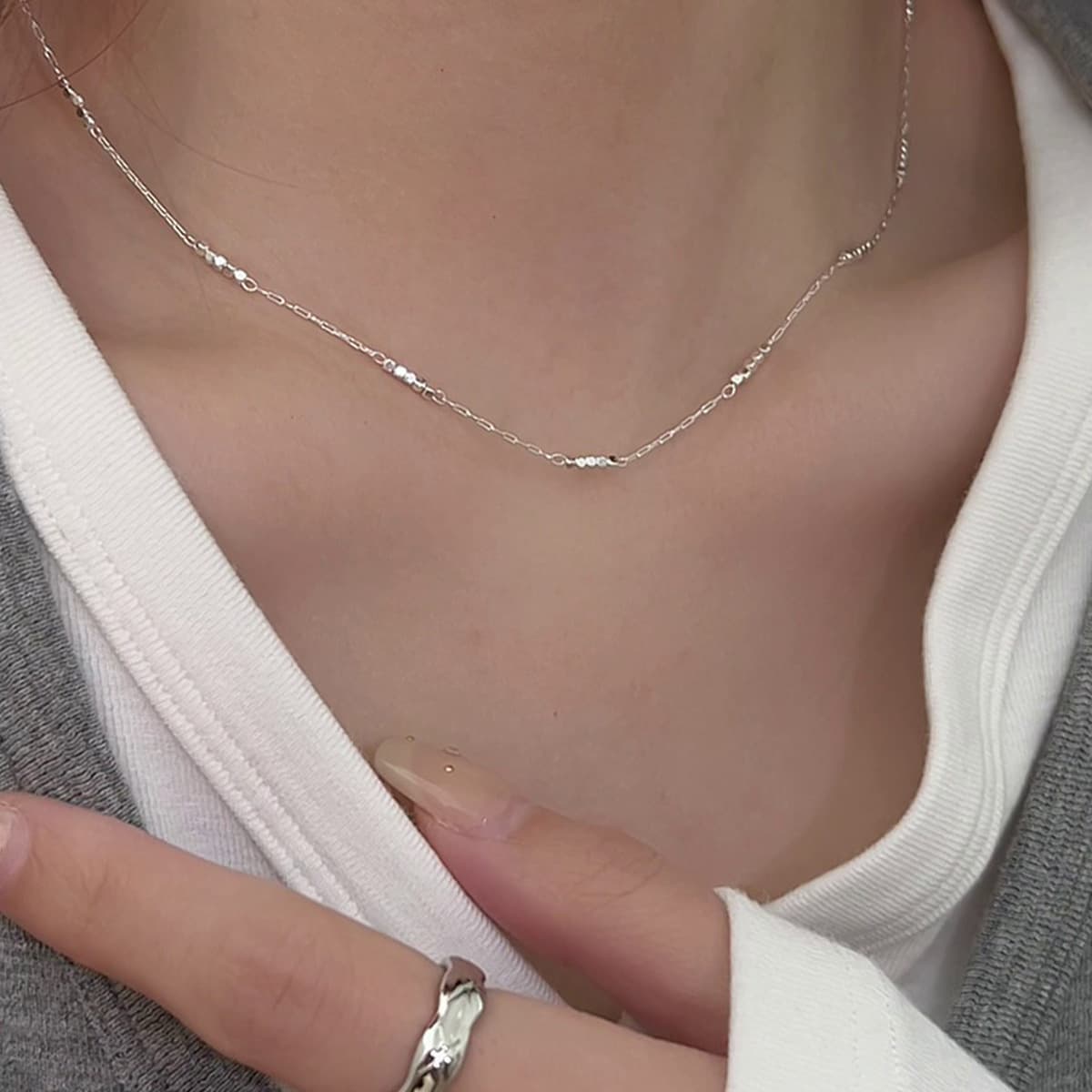 50代ファッション アクセサリー 上品なきらめき 華奢ゴールドネックレス