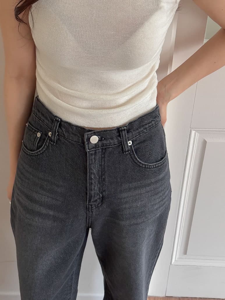 50代ファッション ゆったりストレートデニムパンツ