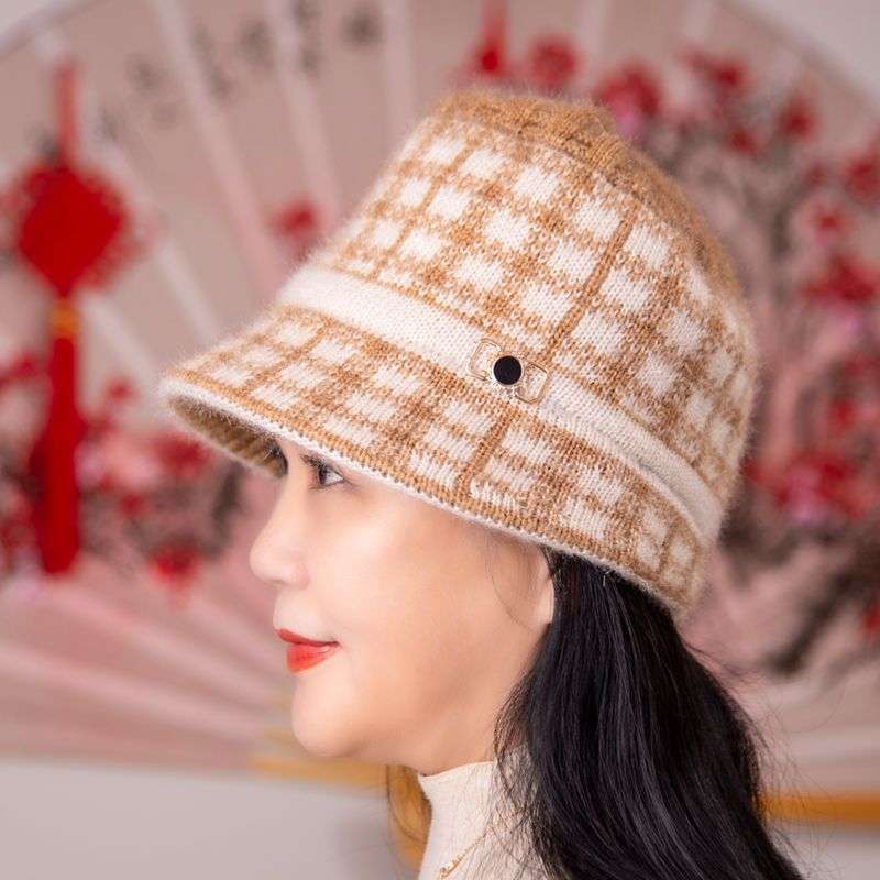 50代ファッション 柔らかな質感の格子柄バケットハット