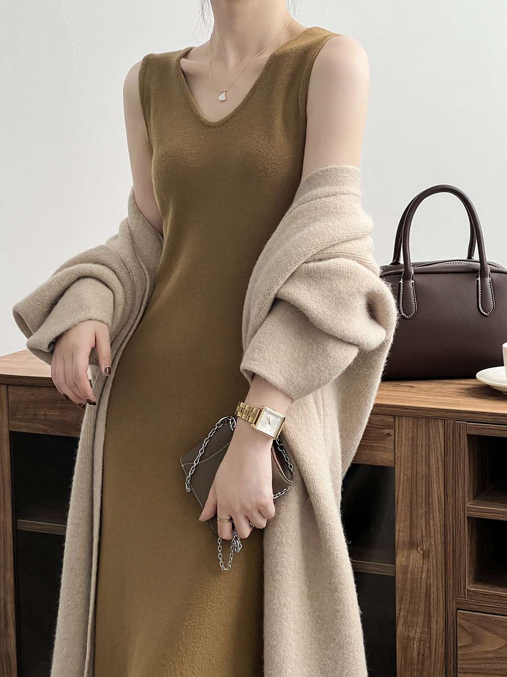 50代ファッション 大人の洗練ノースリーブワンピース