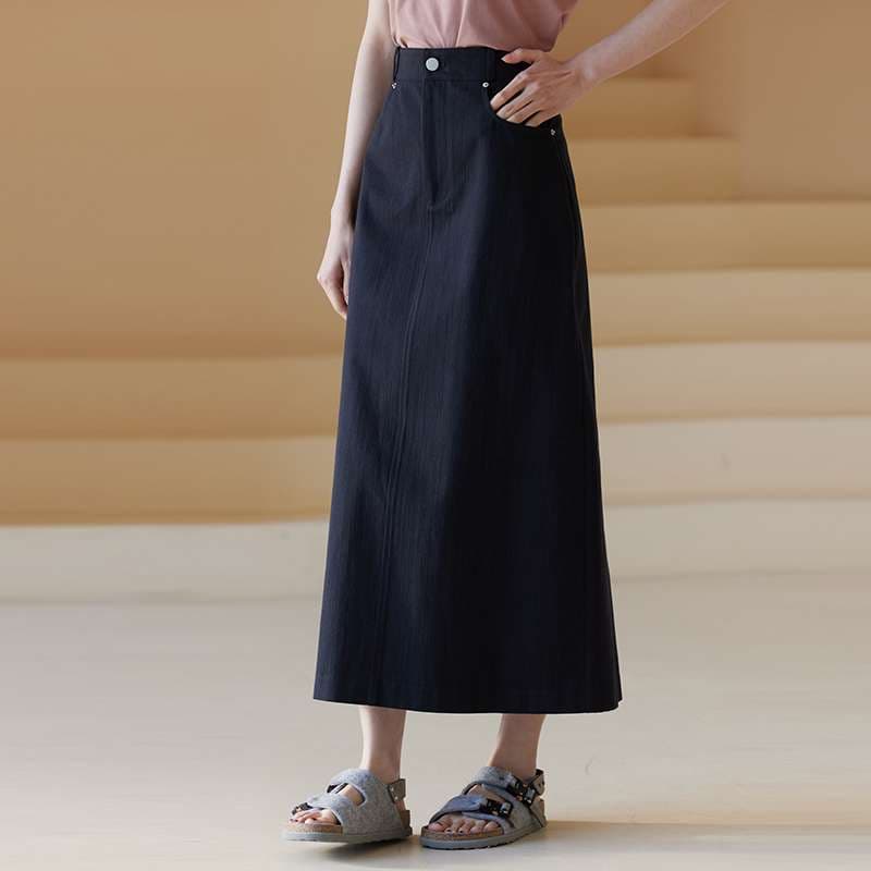 50代ファッション 大人の上品ロングスカート