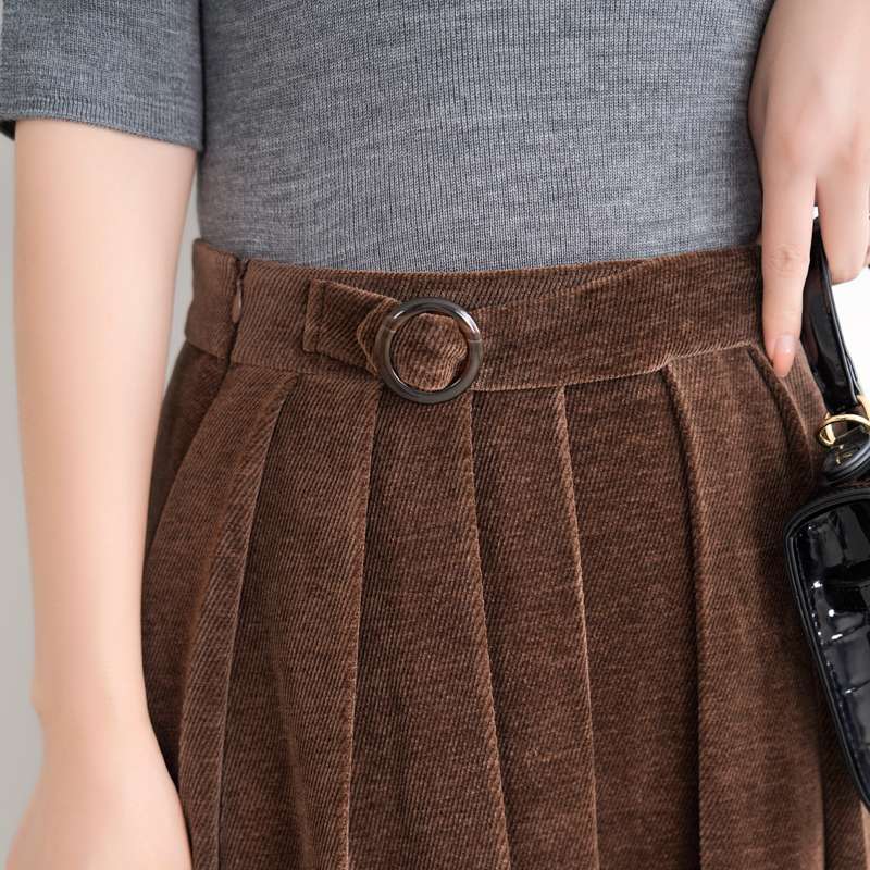 50代ファッション プリーツロングスカート