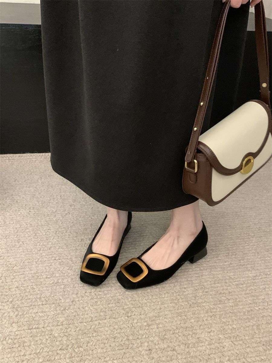50代ファッション クラシックバックルフラットシューズ