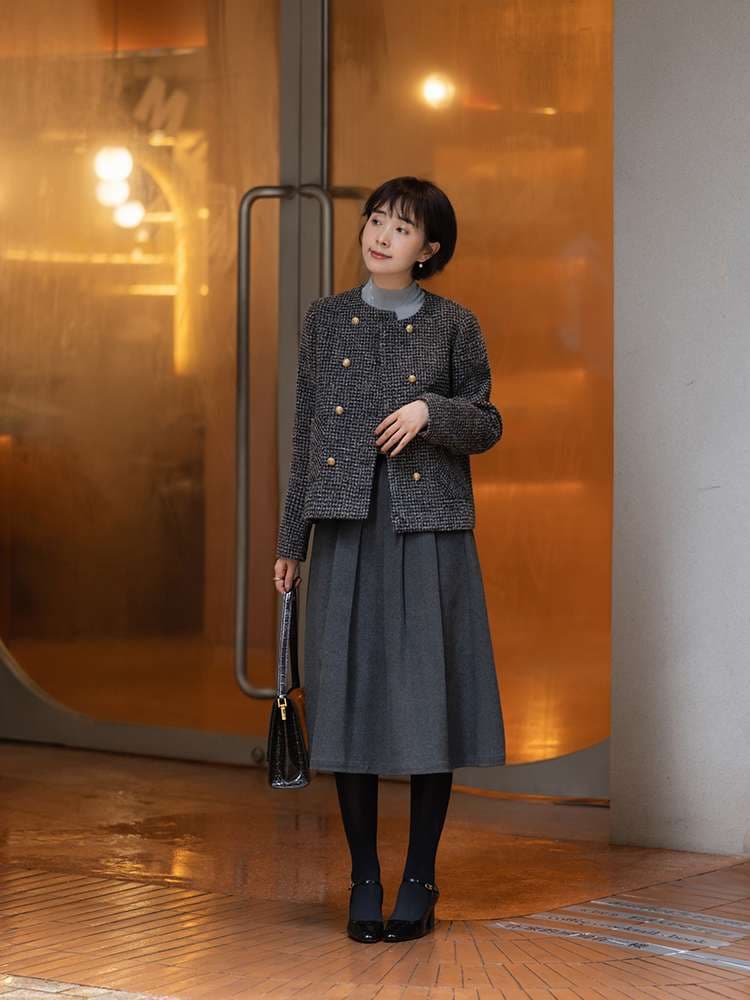 50代ファッション エレガントな膝下丈フレアスカート
