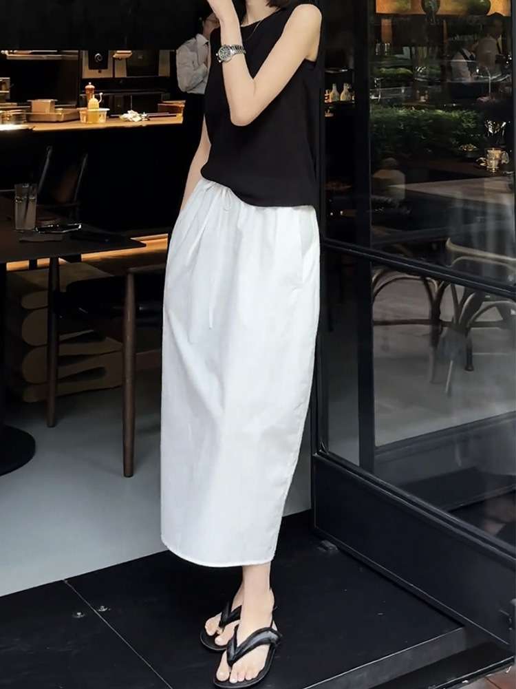 50代ファッション 大人の余裕を感じるロングスカート