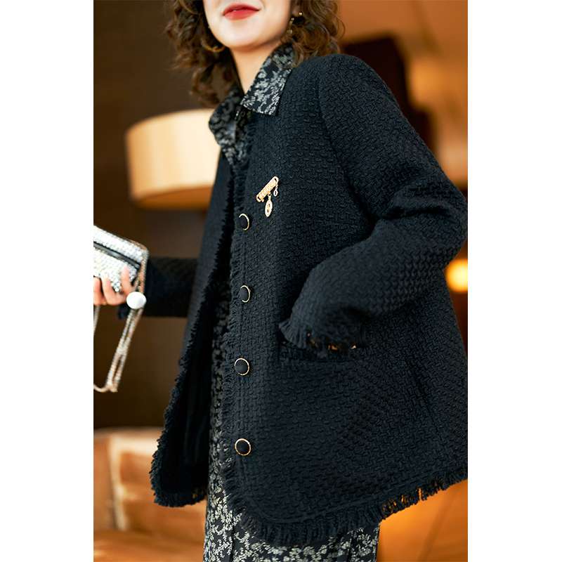 50代ファッション 上品シャネルツイードジャケット