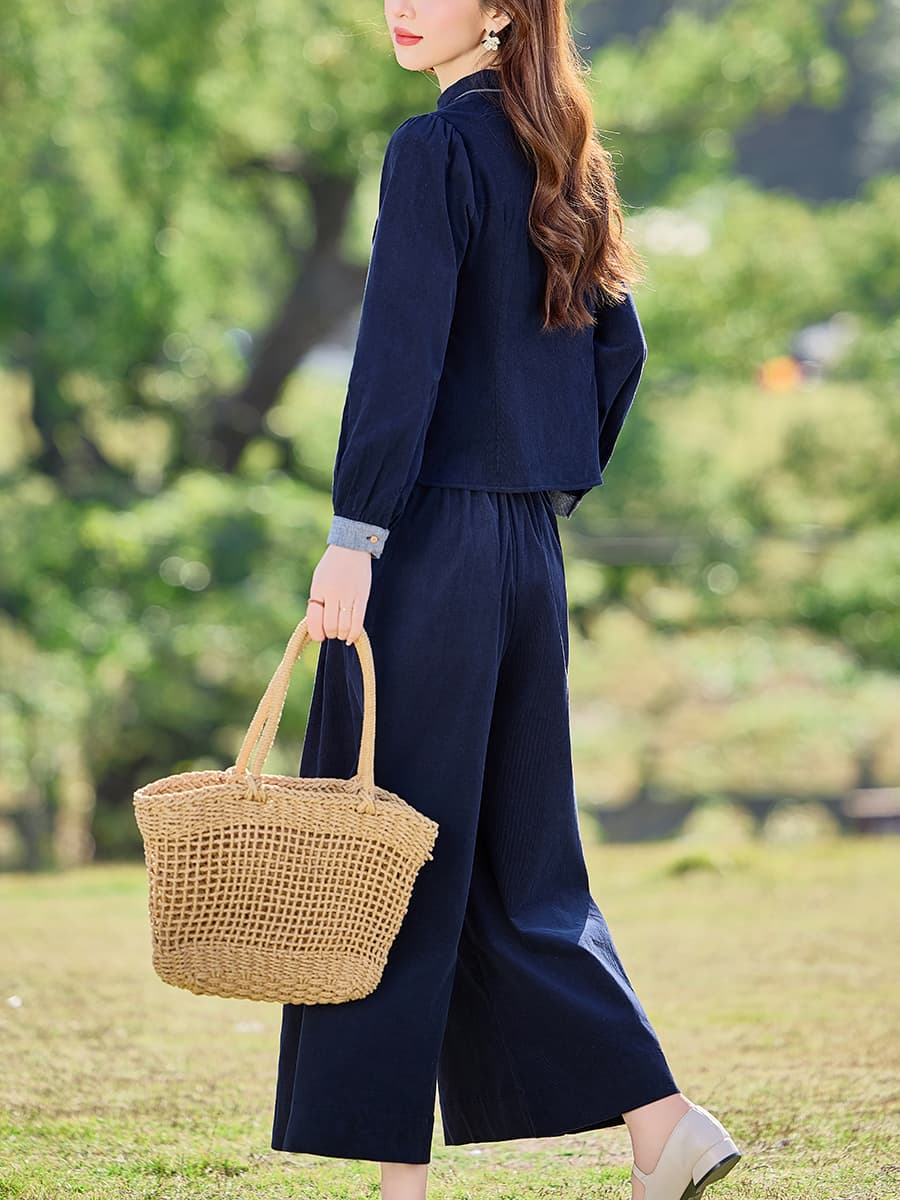 50代ファッション 優雅な流れるワイドパンツ