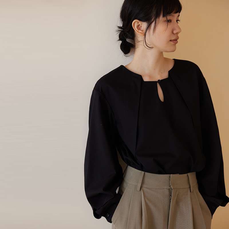 50代ファッション 大人の抜け感ブラウス