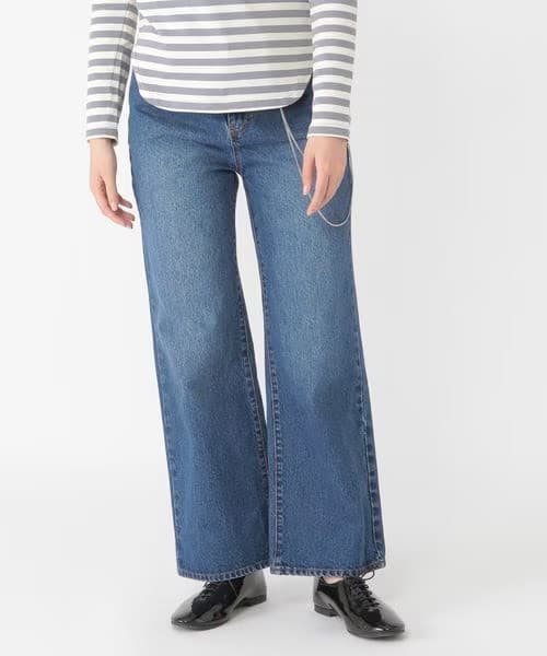 50代ファッション ゆったりワイドデニムパンツ