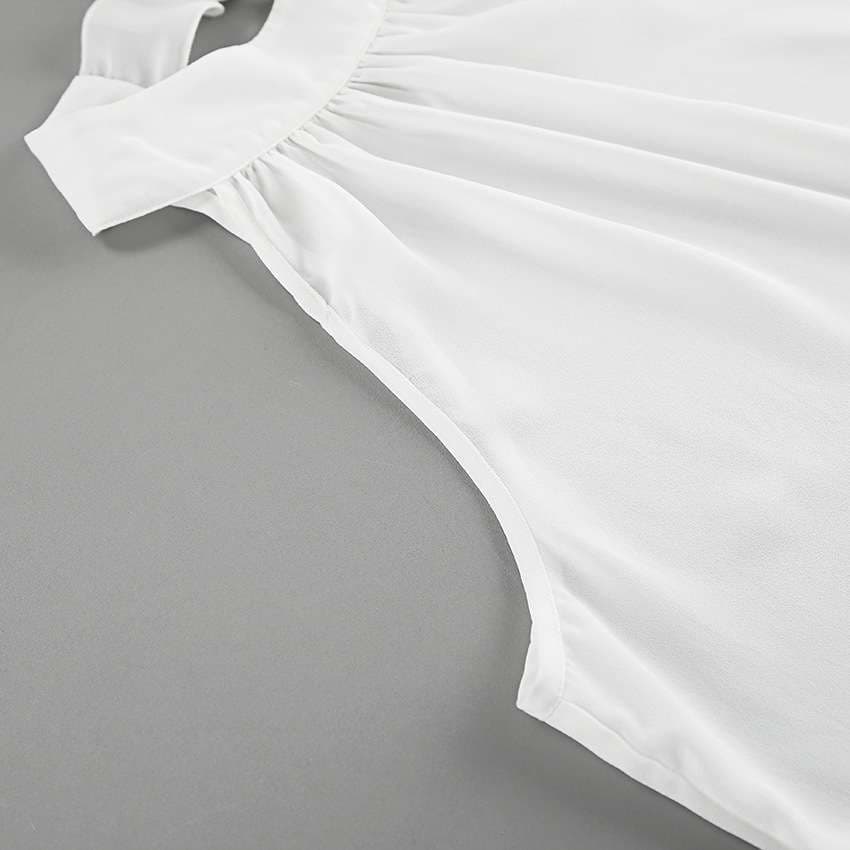 50代ファッション 優雅な蝶結びホルターネックブラウス