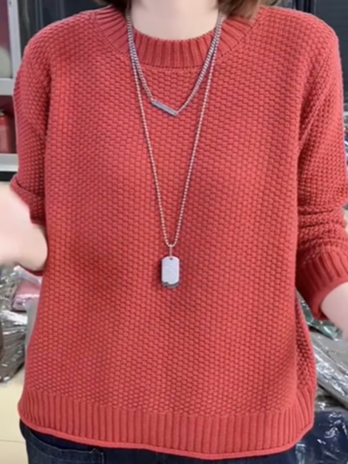 50代ファッション 立体編み目のゆったりニット