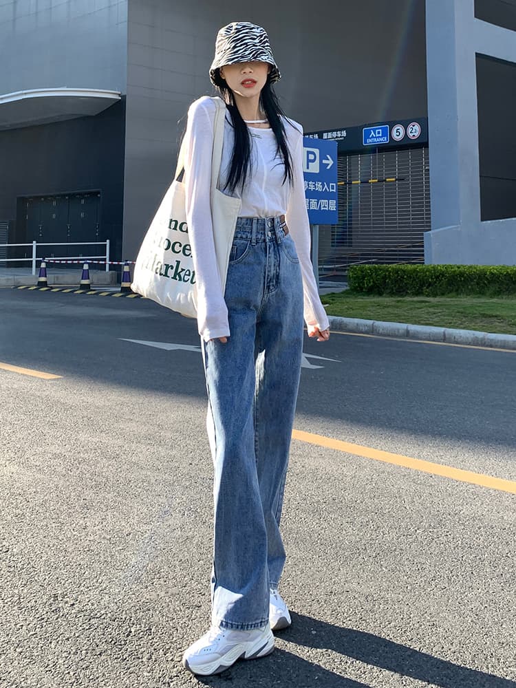 50代ファッション ゆったりシルエット ハイウエストデニム