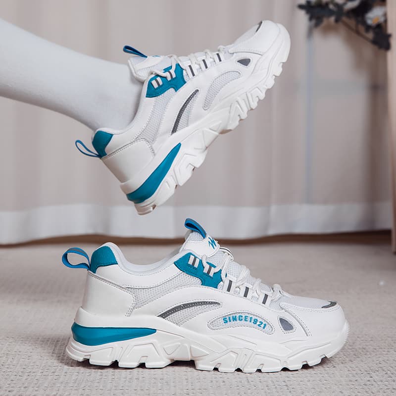 50代ファッション スポーティー軽量メッシュスニーカー