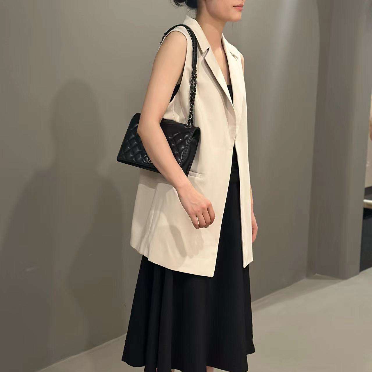 50代ファッション ロングベスト風ジャケット