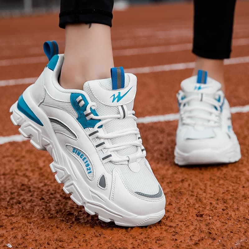 50代ファッション スポーティー軽量メッシュスニーカー