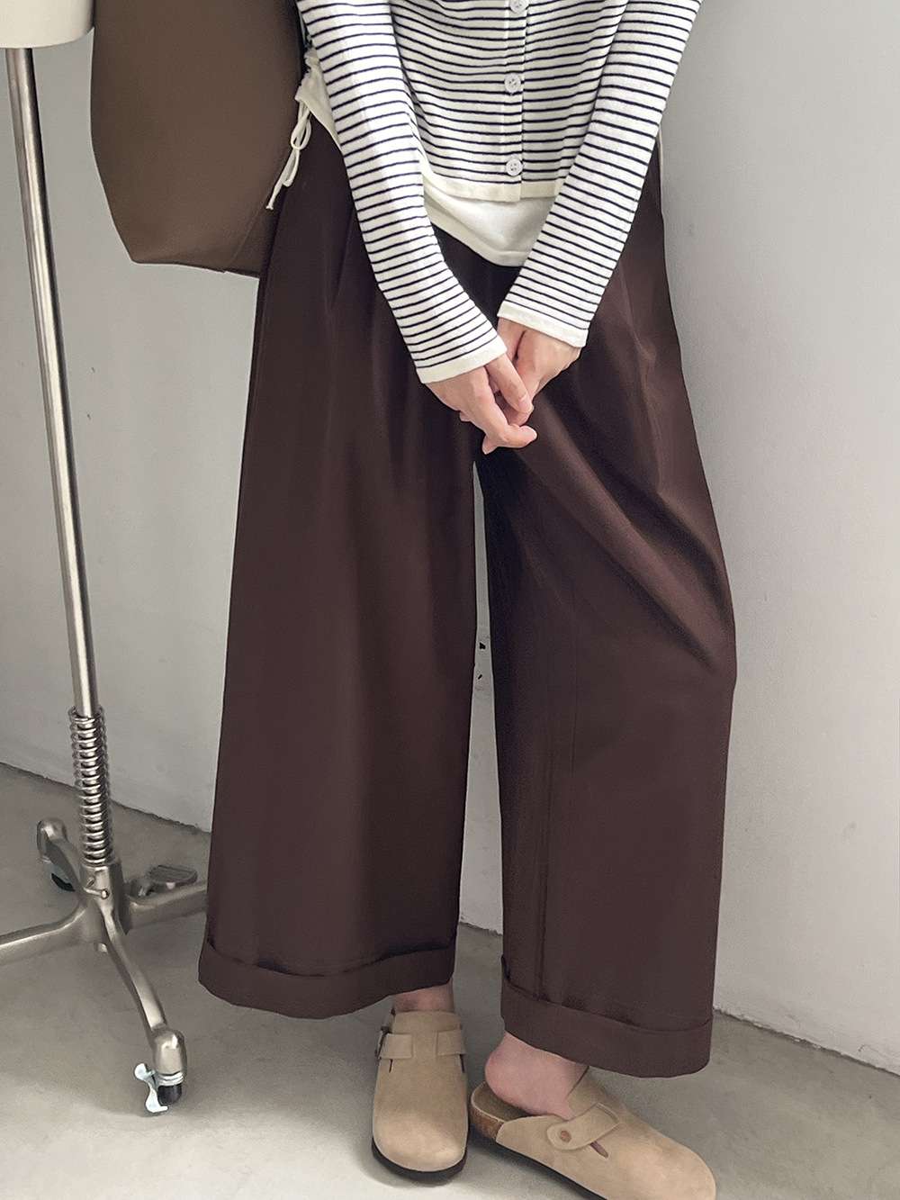 50代ファッション リラックスワイドパンツ