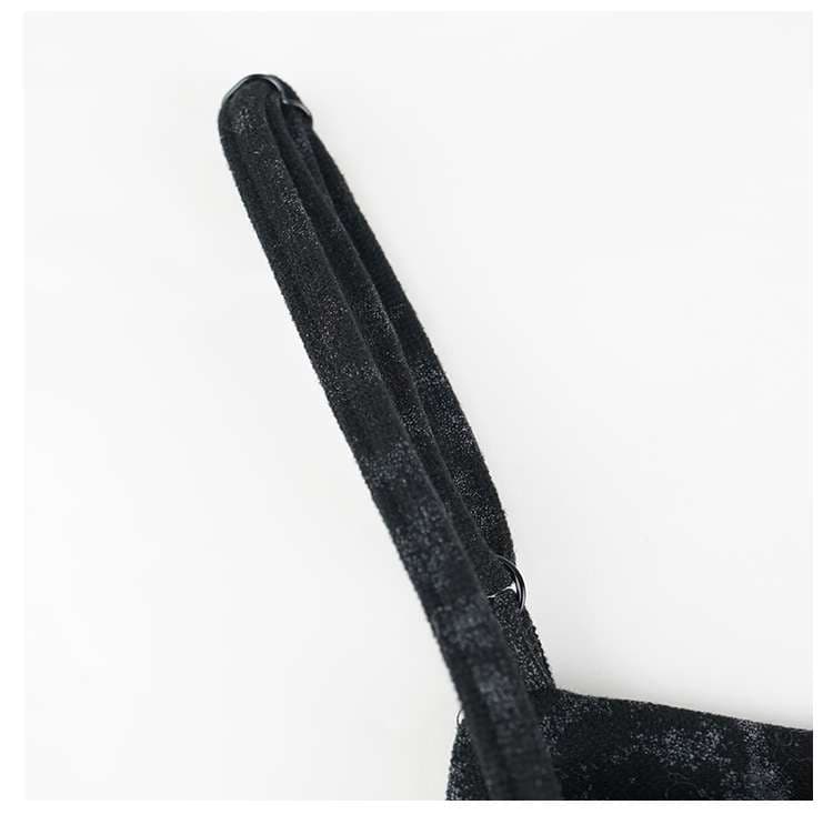 50代ファッション 上品なレイヤードマキシワンピース