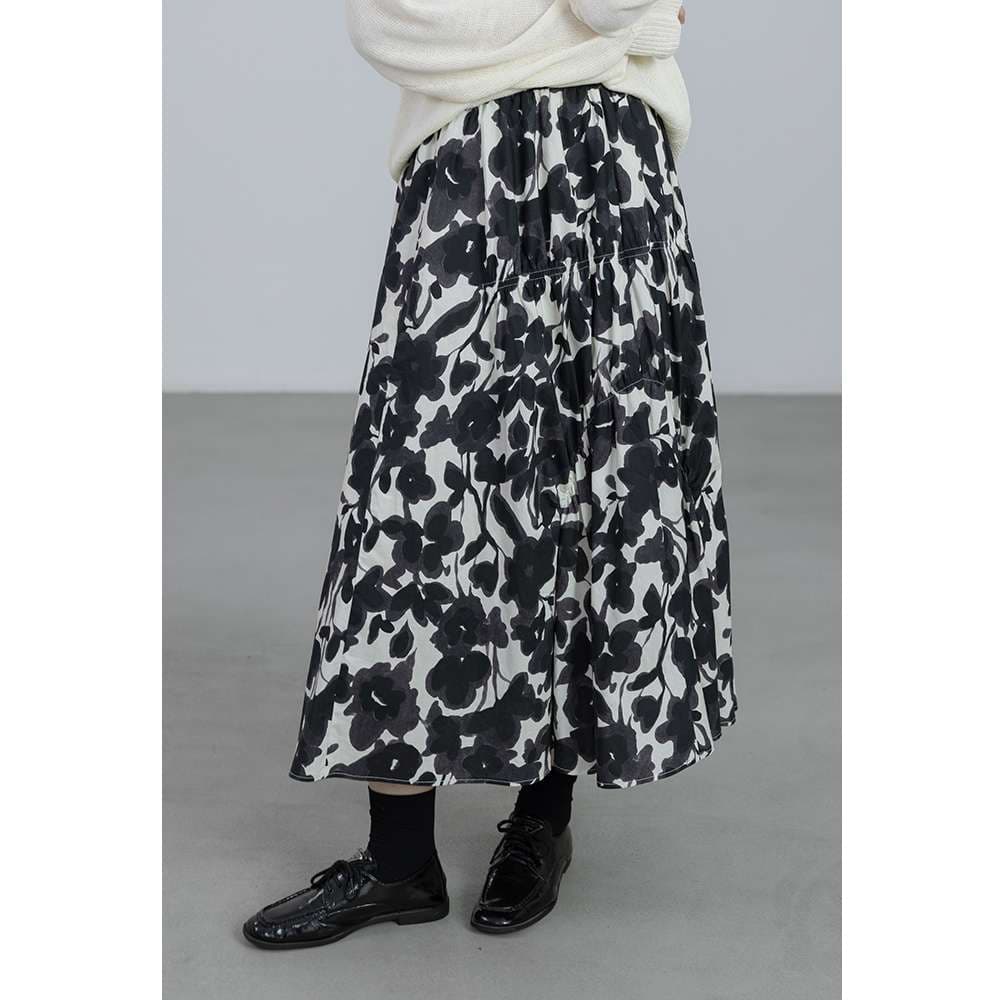 50代ファッション 花柄プリーツロングスカート