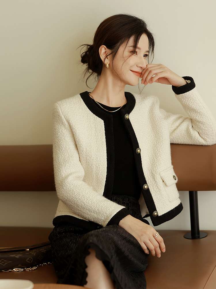 50代ファッション 上品ツイードジャケット