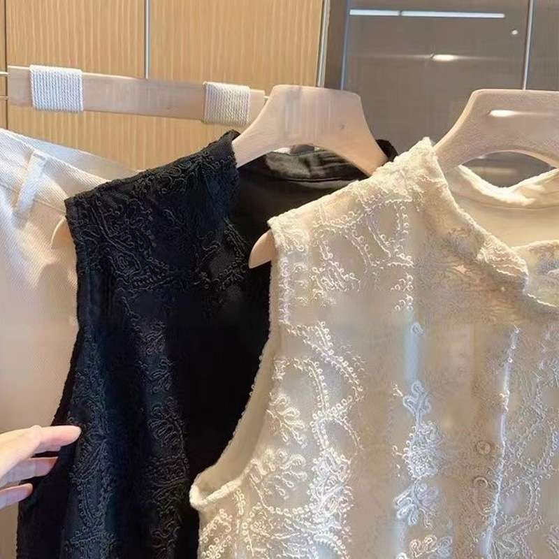 50代ファッション 花柄レースの高級感ある襟なしシャツブラウス