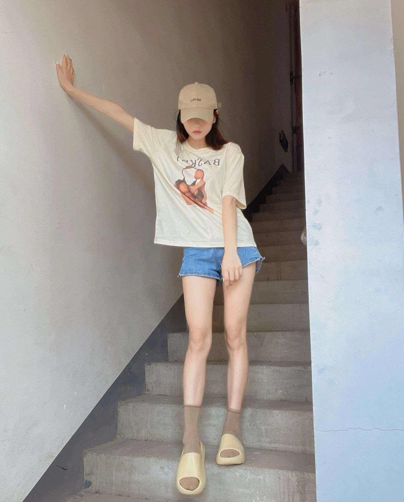 50代ファッション モダンスリッパスニーカー