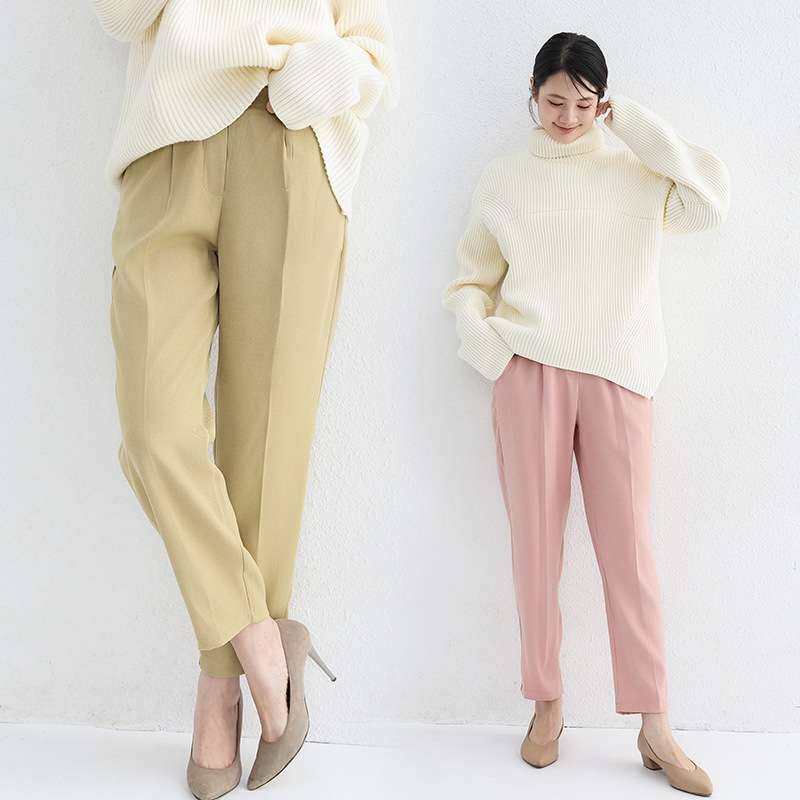 50代ファッション 大人の女性のための上品テーパードパンツ