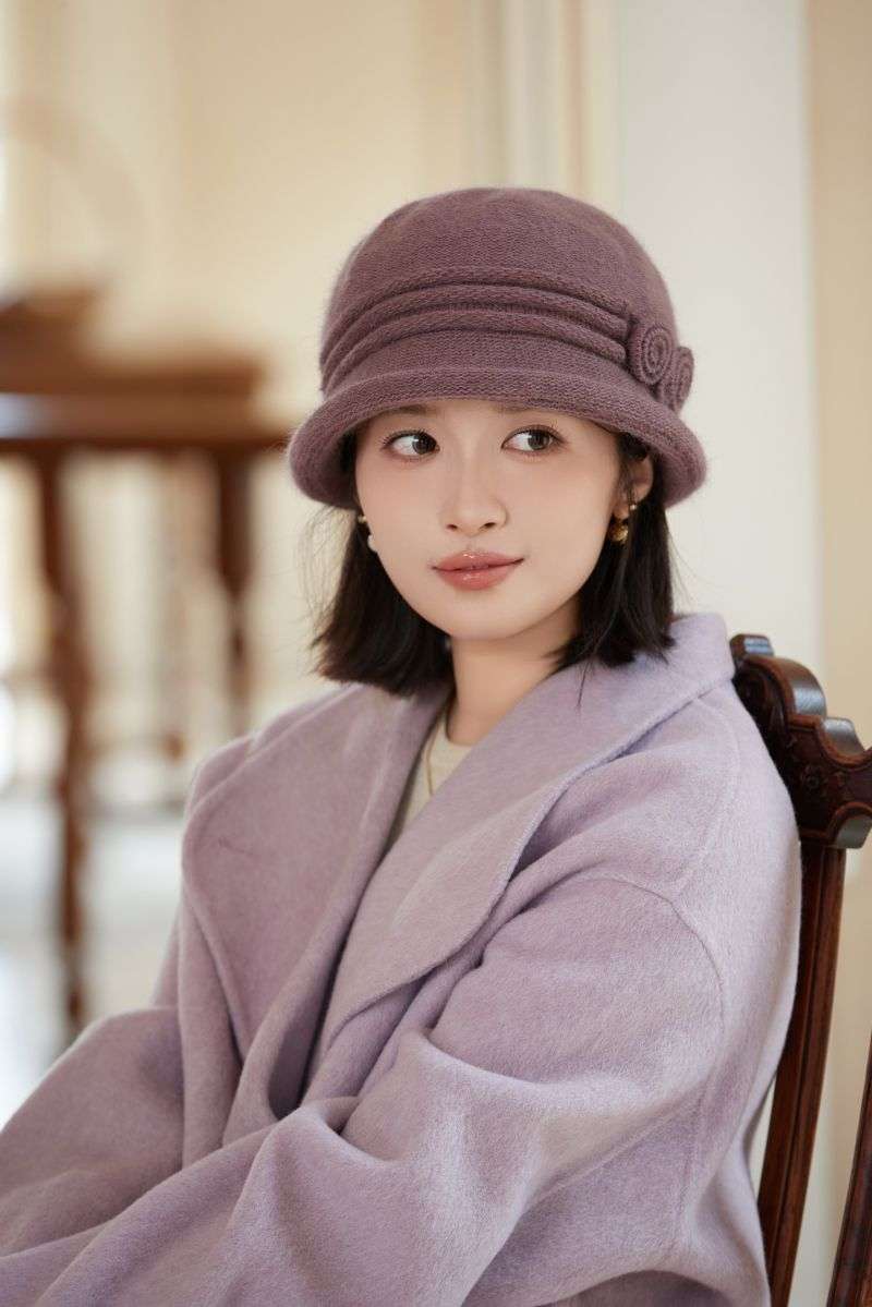 50代ファッション エレガント巻きバラのクロッシェ帽