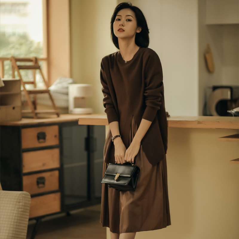 50代ファッション 大人の魅力引き立つ ゆったりワンピース