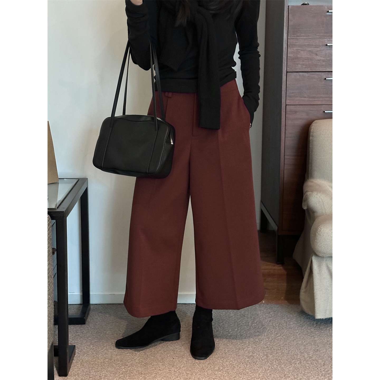 50代ファッション ゆったりワイドストレートパンツ