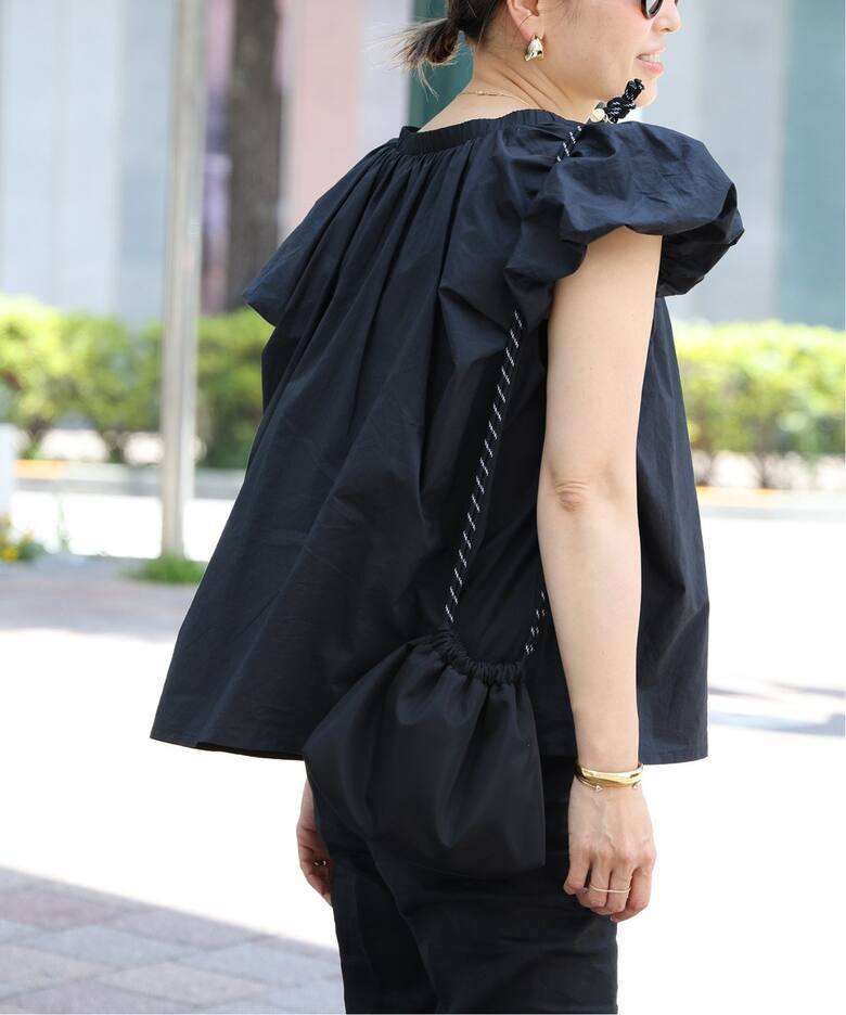 50代ファッション パフスリーブギャザーブラウス