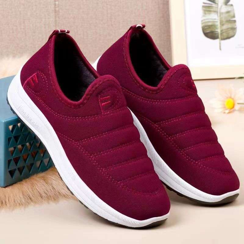 50代ファッション 軽量スリッポンシューズ