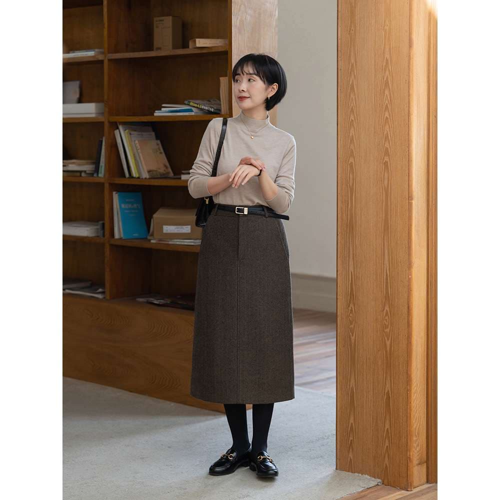 50代ファッション シンプル上品ミモレ丈スカート