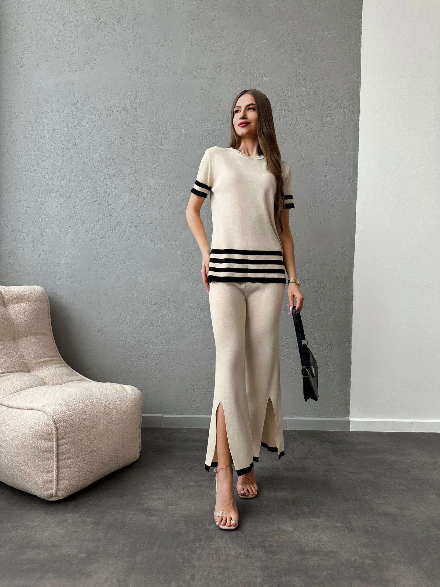 50代ファッション 大人のリラックスニットセットアップ