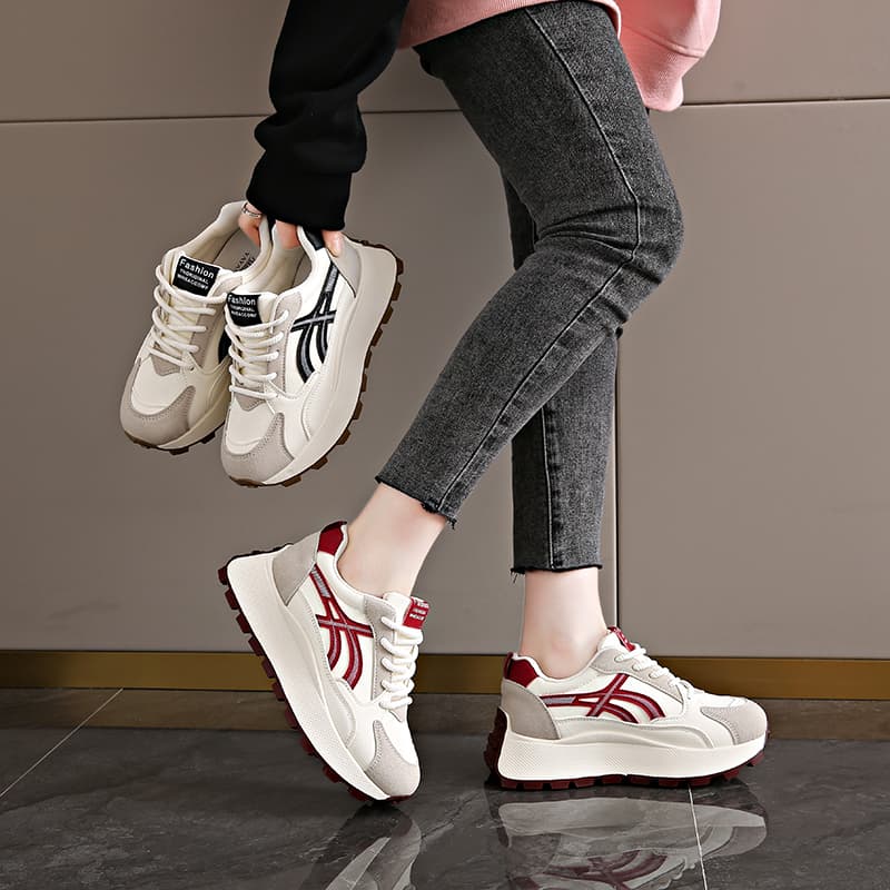 50代ファッション 厚底スポーツスニーカー