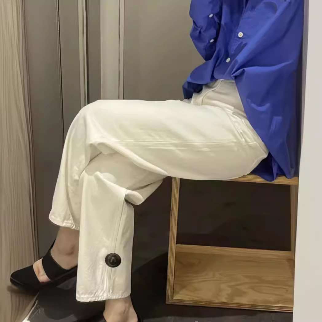 50代ファッション ゆったりシルエットのワイドパンツ