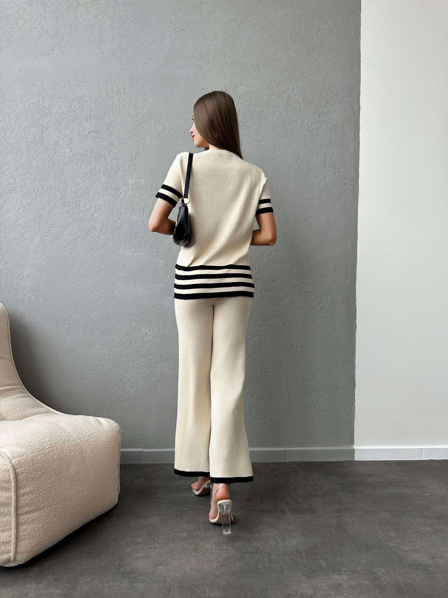 50代ファッション 大人のリラックスニットセットアップ